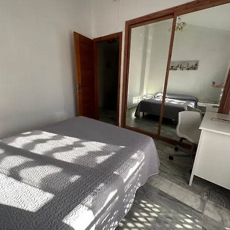 Habitacion Individual Privada Bano Compartido En Piso A 15M De La Feria De Jerez A Pie Homestay